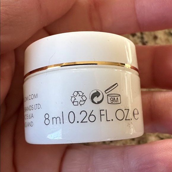 Eve Lom Moisture Mask - Travel Size 2/order - Picture 10 of 11